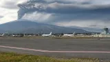 Etna, allerta rossa per l’aviazione: limitati gli arrivi a Catania