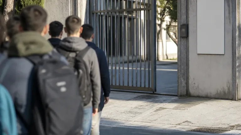 Bando Difesa per 2.300 volontari in ferma iniziale: requisiti, posti e scadenza 11 novembre