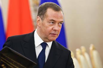 Ucraina Russia, Medvedev: “Poche alternative a scontro diretto con la Nato”